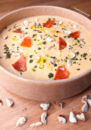Une photo de Souple de chou fleur au chorizo et noisettes