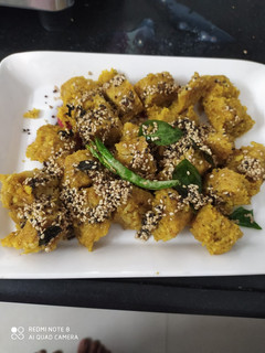વધેલા ભાતના મુઠીયા (Leftover Rice Muthia Recipe In Gujarati) રેસીપી મુખ્ય ફોટો