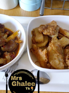 A picture of Cow tail with fried yam.