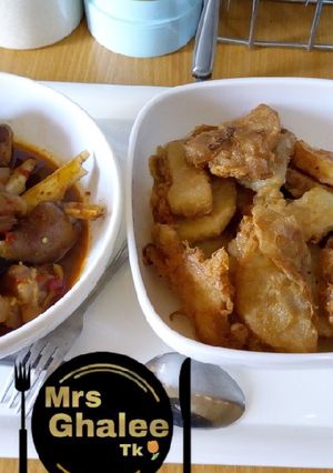 A picture of Cow tail with fried yam.
