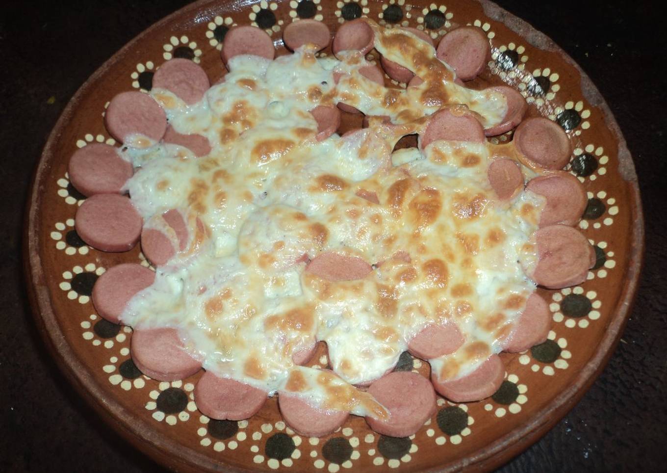 Salchichas gratinadas con tequila al estilo ranchero