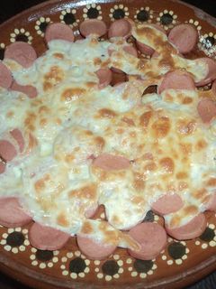 Una foto de Salchichas gratinadas con tequila al estilo ranchero