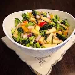 รูปของ Easy and Healthy Broccoli Apple Salad