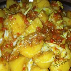 A picture of Potatoes porridge with cabbage.