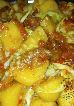 A picture of Potatoes porridge with cabbage.