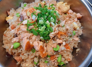 鮭魚毛豆炊飯(電鍋料理) 的食譜成品照片