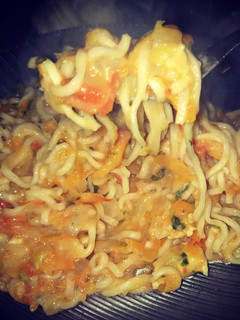Una foto de Ramen salteado con pollo🍗🍜