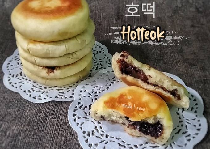 Hotteok (Korean Sweet Pancake)