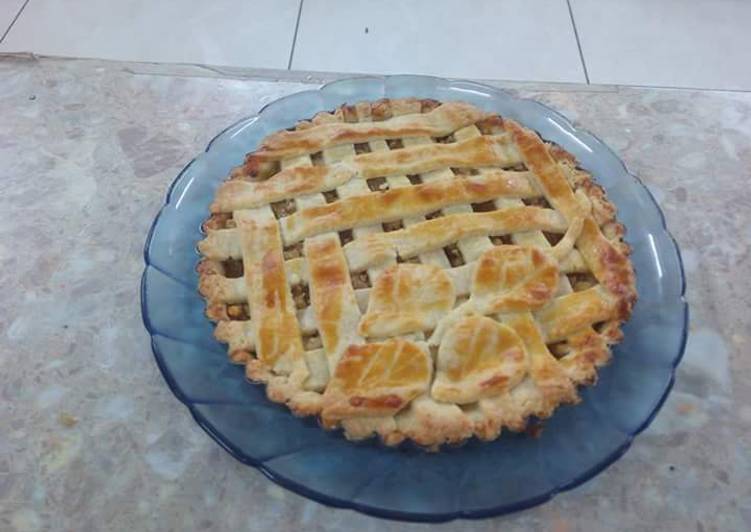 Apple walnut pie