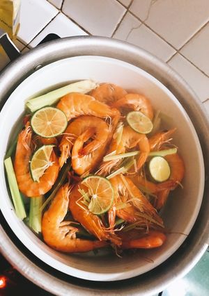 Hình của món Tôm hấp bia xả.