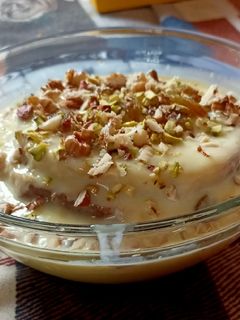 ब्रेड कस्टर्ड पुडिंग (Bread Custard Pudding recipe in hindi) रेसिपी मुख्य फोटो