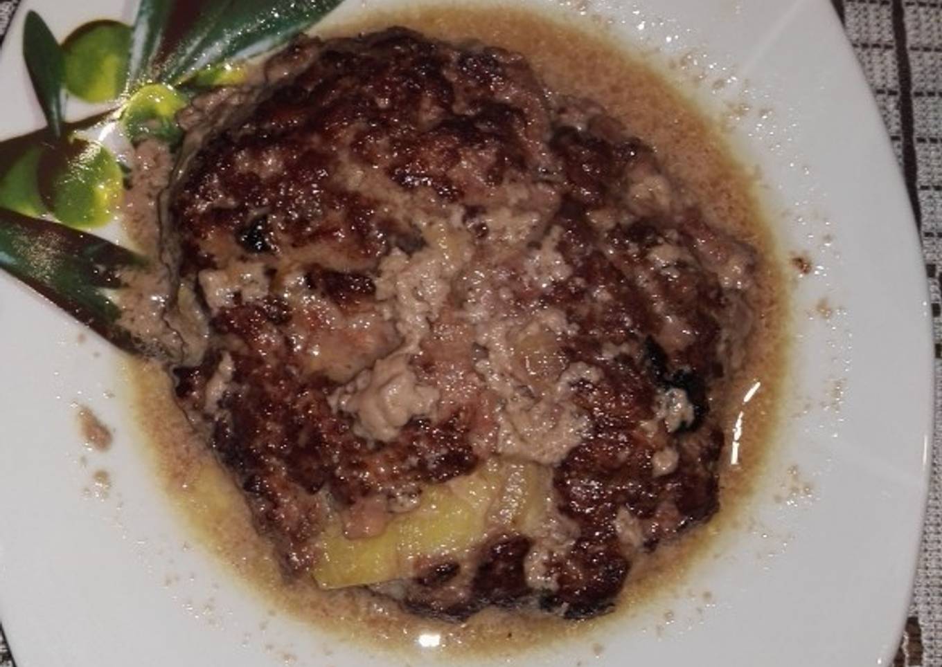 Pastel carne picada con piña