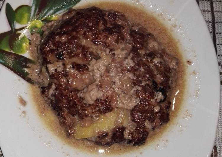 Pastel carne picada con piña