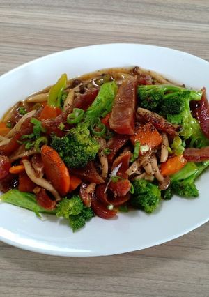 Hình của món Lạp vịt xào la gim.