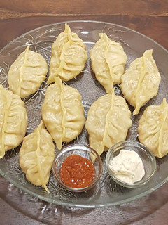 मोमोज (momos recipe in marathi) रेसिपी चे मुख्य फोटो