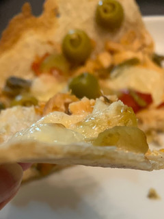 Una foto de Pizza fit rápida, fina y crujiente, con base de yogur