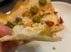 Una foto de Pizza fit rápida, fina y crujiente, con base de yogur