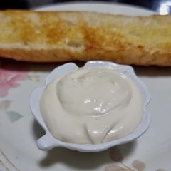A picture of Cream cheese spread.