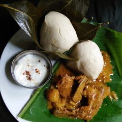 A picture of Pot idli with podi chicken.