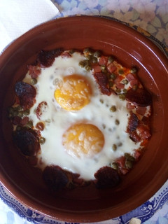 Una foto de Huevos al plato
