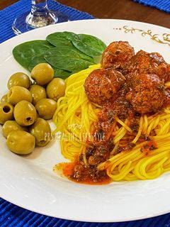 عکسی از دستور پاستا با میت بال و سس گوجه🍝