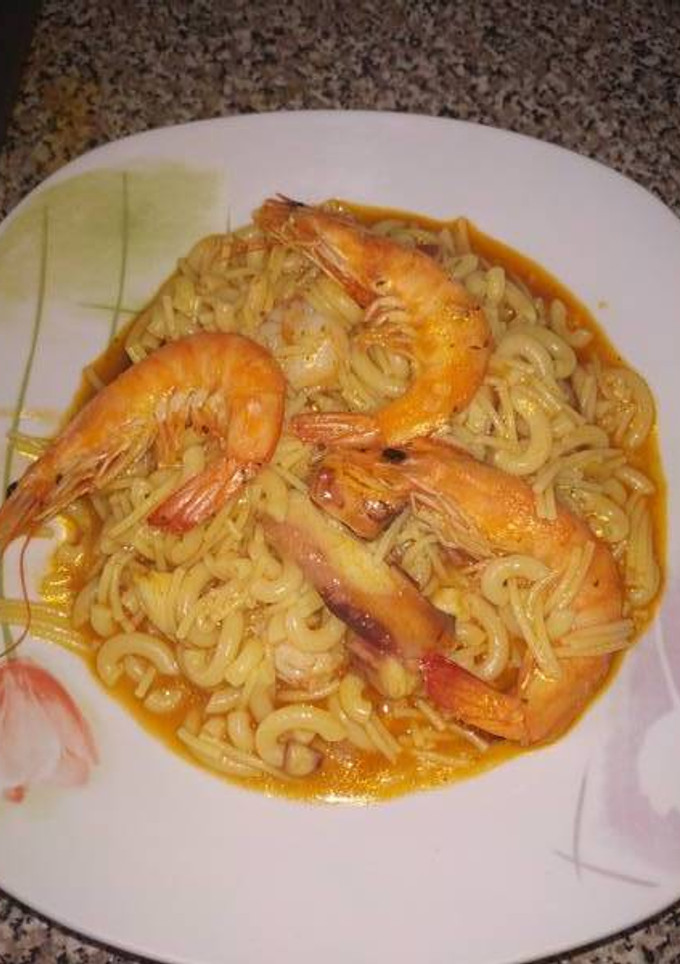 Una foto de Fideos a la cazuela con pescado y marisco