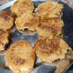 A picture of Aloo tikki.