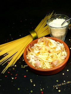 Una foto de Espaguetis con salteado de jamón y cebolla