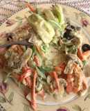 Pasta de calabacín en salsa alfredo con pollo y champiñones