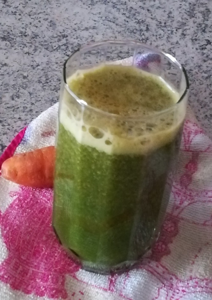 Una foto de Batido de Zanahoria, Acelga y Limón