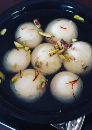 A picture of Bengali sweet Roshogolla.