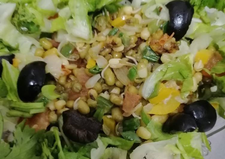 Recipe of Award-winning Sprouted moong with veggies