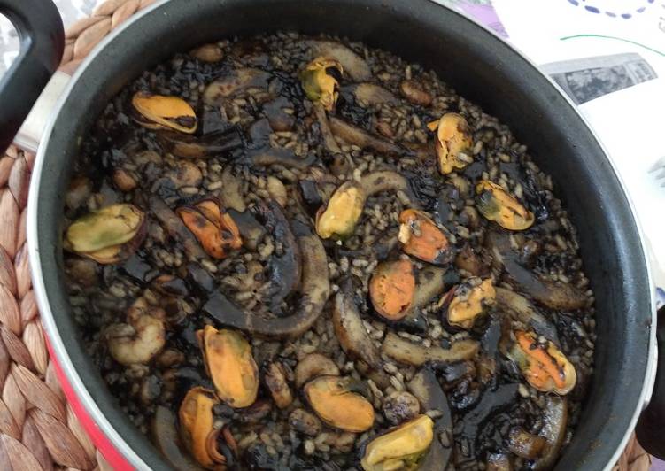 Arroz negro con calamares
