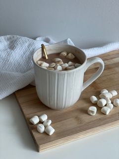 Una foto de Chocolate caliente con leche de coco (con inulina y stevia)