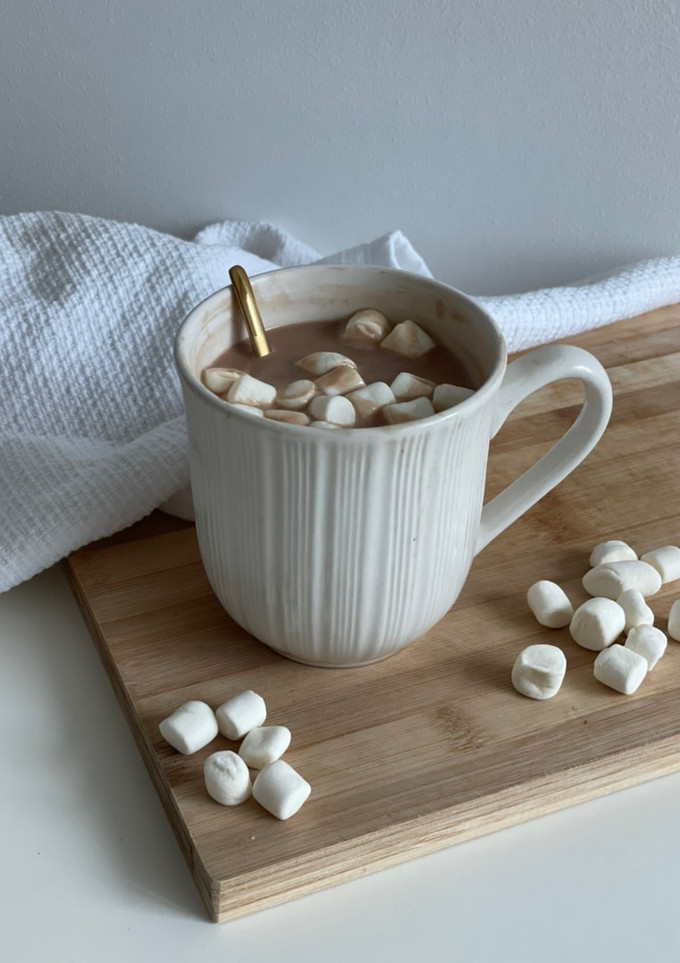 Una foto de Chocolate caliente con leche de coco (con inulina y stevia)