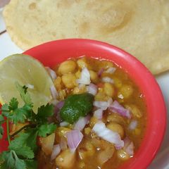 A picture of Chhole Bhature.