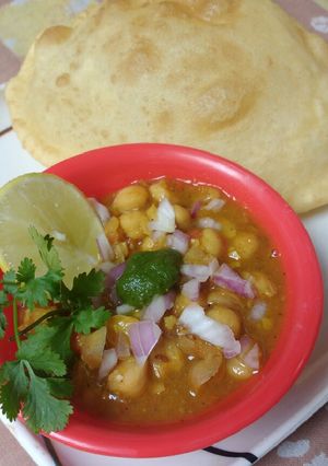 A picture of Chhole Bhature.