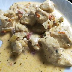 A picture of Cheesy Sun-dried Tomato, Basil & Mozzarella Creamy Chicken.