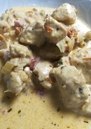 A picture of Cheesy Sun-dried Tomato, Basil & Mozzarella Creamy Chicken.