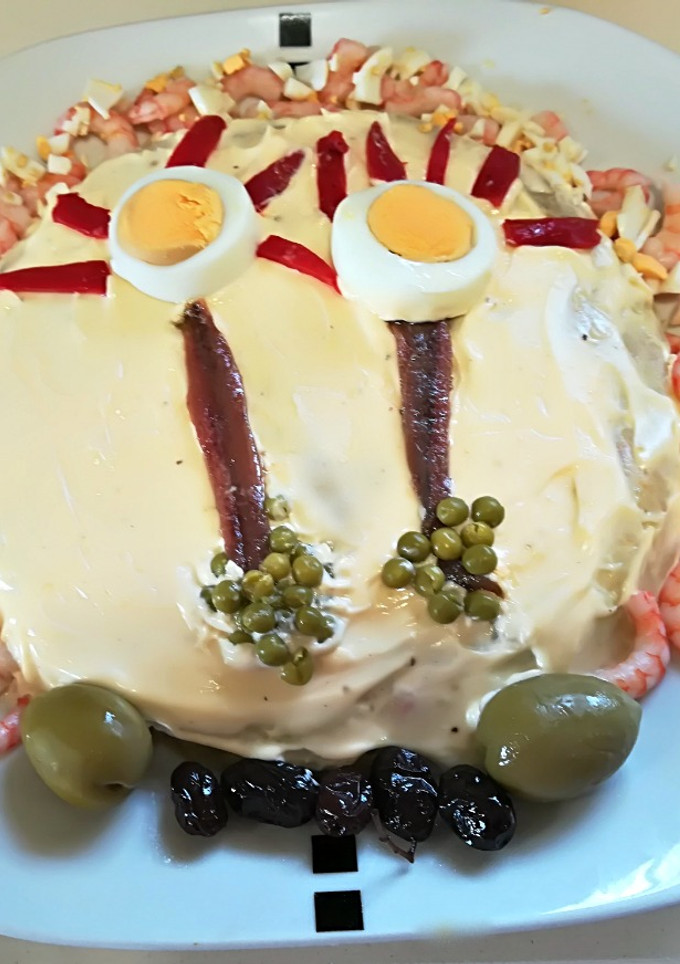 Una foto de Ensaladilla de verduras y gambas
