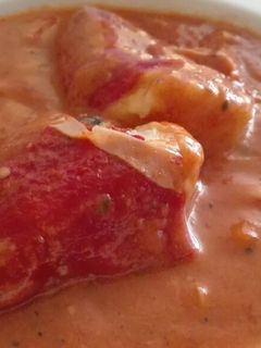 Una foto de Pimientos del piquillo en salsa de bechamel roja