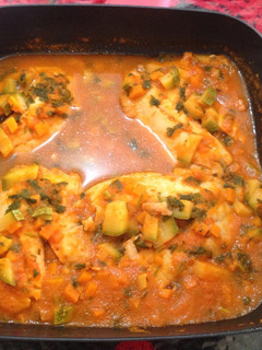 Una foto de Filete de pescado con verduras