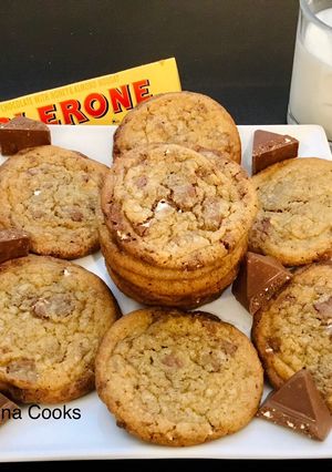 A picture of Toblerone Cookies.