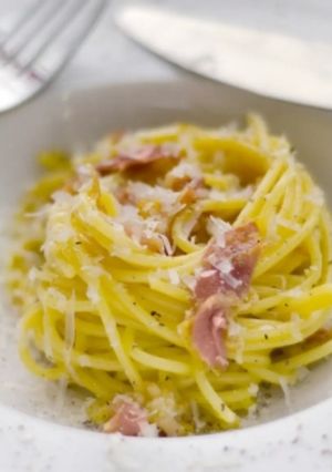Une photo de Carbonara traditionnel
