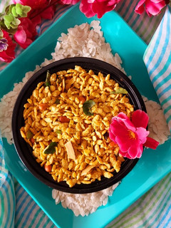 પૌવા નો ચેવડો(pauva no chevdo recipe in Gujarati) રેસીપી મુખ્ય ફોટો