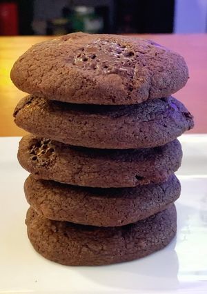 A picture of Japanese chocolate chunks cookies.