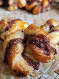 Una foto de Bocaditos Dulces de Hojaldre (con chocolate)