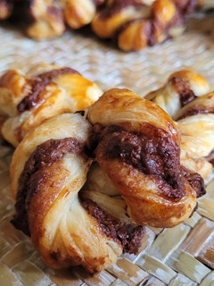 Una foto de Bocaditos Dulces de Hojaldre (con chocolate)