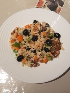 Una foto de 🥗 Ensalada de arroz clásica 🏛️