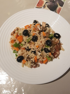 Una foto de 🥗 Ensalada de arroz clásica 🏛️